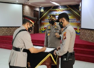 Kapolresta Pimpin Upacara Pelantikan Kasat Intelkam Dan Serah Terima Jabatan Kapolsek Limah Puluh, Kapolsek Senapelan Dan Kapolsek Bukit Raya Polresta Pekanbaru