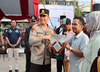 Kapolresta Pekanbaru Bersama Dandim 0301 Wirabima Hadiri Penyerahan Simbolis Tempat Penampungan Sementara ( TPS ), Kepada Pedagang Pasar Cikpuan Oleh PJ. Walikota Pekanbaru.
