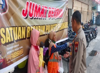 Jumat Berkah, Polresta Pekanbaru Sediakan Sarapan Pagi Dan Makan Siang Gratis Ke Masyarakat.