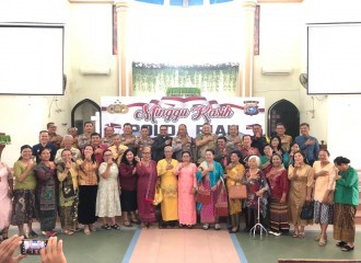 Minggu Kasih Polresta Pekanbaru Bersama Polda Riau Mempererat Kemitraan Dengan Masyarakat Di Gereja HKBP Fajar