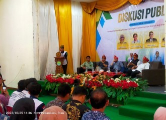 DISKUSI PUBLIK, DARI RIAU UNTUK INDONESIA, STRATEGI CERDAS MENGHADAPI TANTANGAN DAERAH DAN INDONESIA DIMASA DEPAN