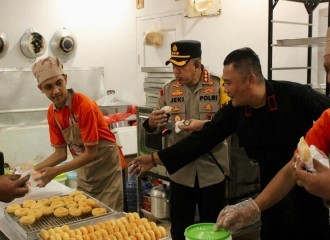 Kapolresta  Dan Rombongan Disambut Oleh Kepala Rutan Kelas 1 Kota Pekanbaru