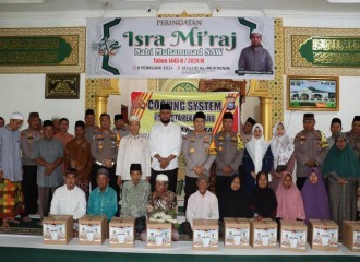 Usai Salat Jumat, Kombes Jeki Sampaikan Pesan Pemilu Damai Di Masjid AL - Mukminin