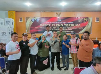 Rapat Pleno Terbuka Hasil Pemilu 2024 DiPPK Kec. Binawidya Sukses Digelar, Polsek Tampan Lakukan Pengamanan Dan Pengawalan Xtra Ketat.