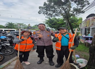 Polresta Pekanbaru Bekerja Sama Dengan DLHK Kota Pekanbaru Lakukan Pembersihan Lokasi Riau Bhayangkara Run 2025