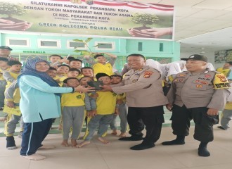 Polsek Pekanbaru Kota Gelar Green Policing Di MIN 1 Pekanbaru
