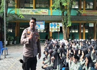 Polsek Limapuluh Sosialisasikan Bahaya Bullying Di SMKN 1 Pekanbaru