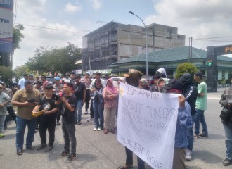 Aksi Unjuk Rasa DPP AMATIR Di Mapolresta Pekanbaru Berlangsung Aman Dan Tertib