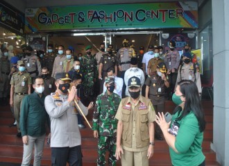 PASTIKAN PROKES DIPUSAT PERBELANJAAN , FORKOPIMDA KOTA PEKANBARU DAN FORKOPIMDA PROVINSI RIAU LAKUKAN KUNJUNGAN